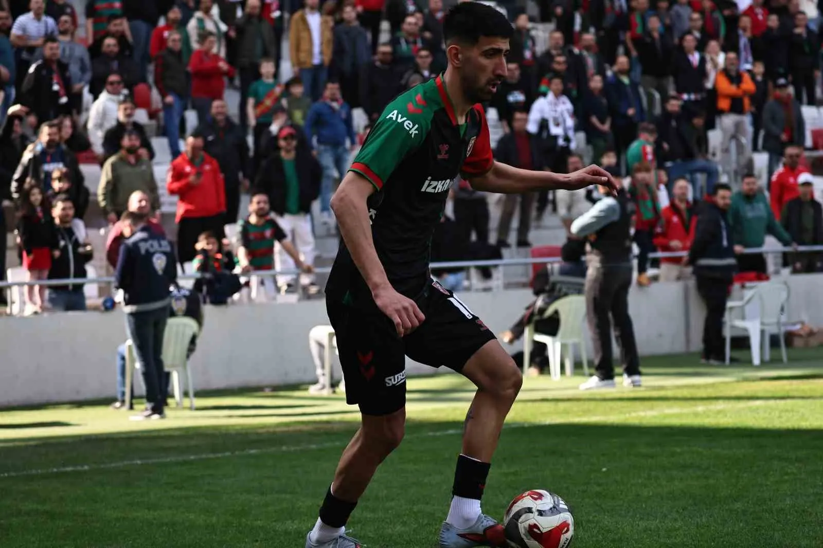Karşıyaka’da kanat hattı sağlama alındı: Erhan Öztürk imzayı attı