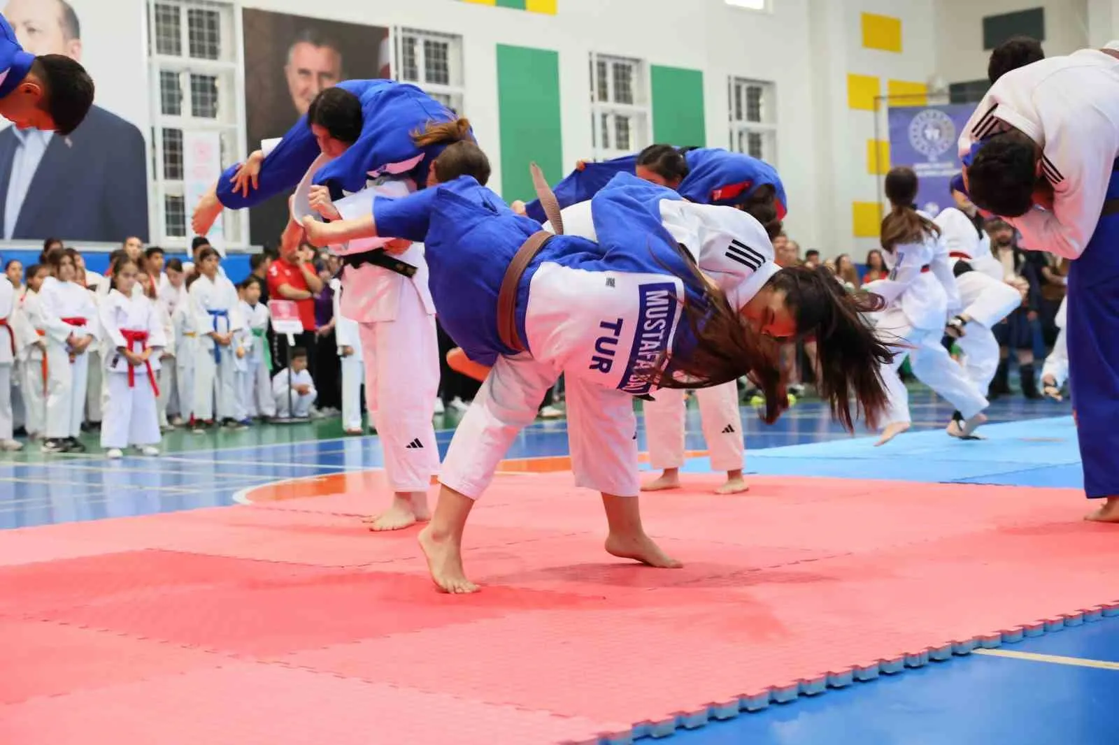 Denizli’de sporun kalbi Kınıklı’da atıyor: Binlerce genç yaz sezonuna merhaba dedi