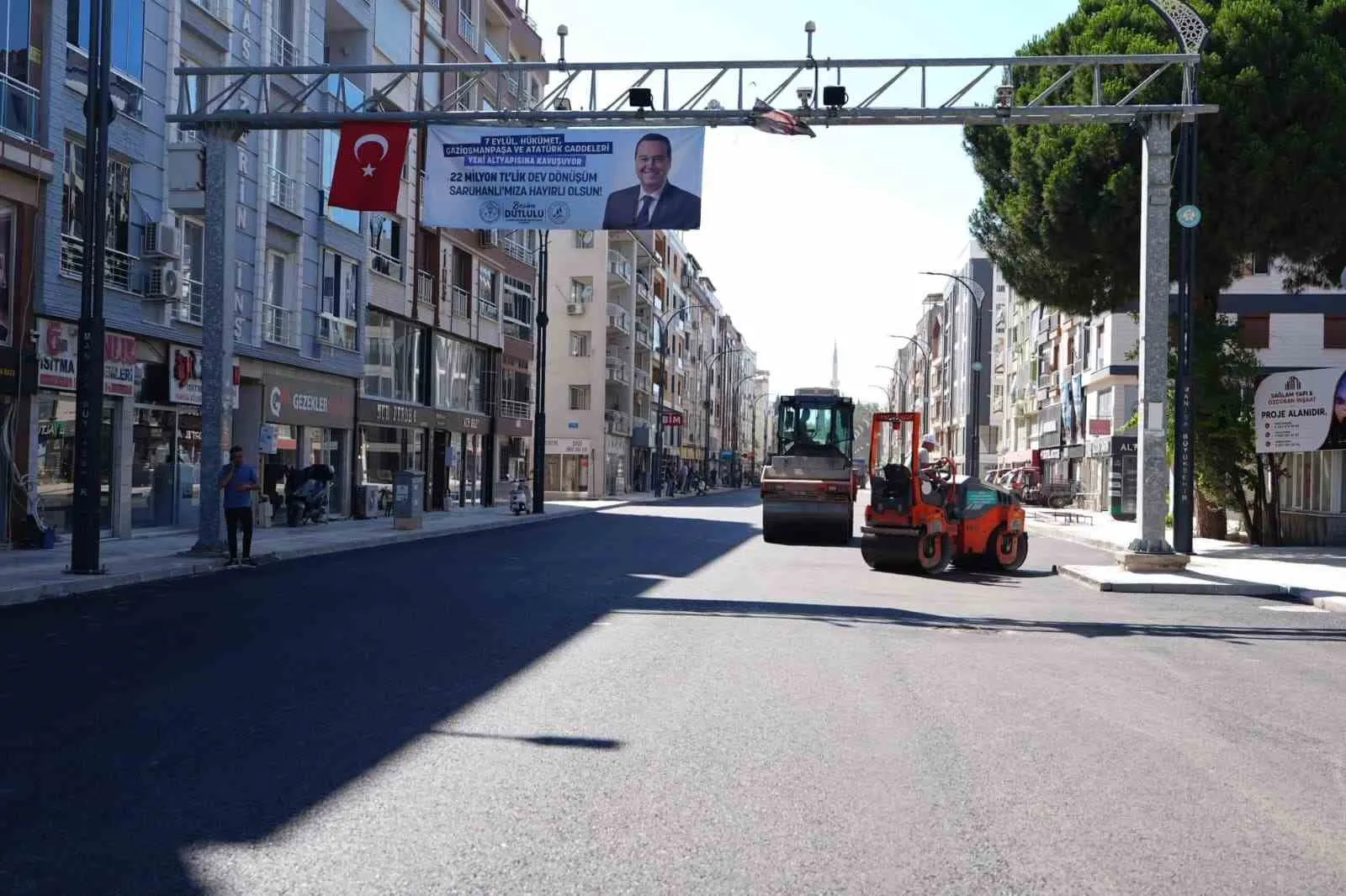 Saruhanlı'da ulaşım konforunu artıracak dev hamle: 14 bin ton asfalt seriliyor