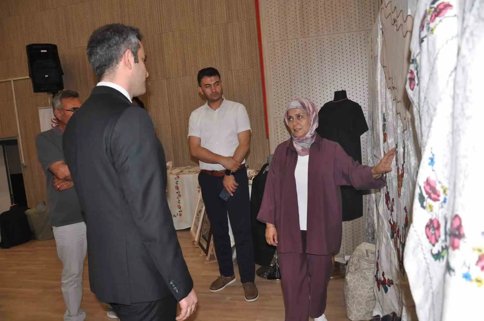 Selendi’de hünerler sergilendi: Kursiyerlerin bir yıllık emeği görücüye çıktı