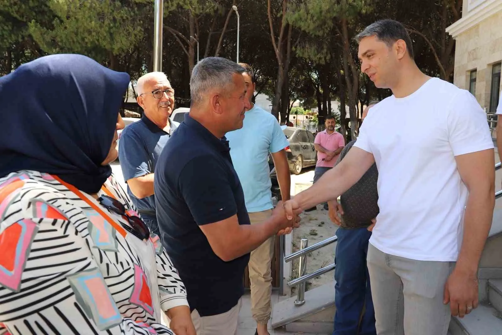 Saruhanlı’da duygusal veda: Kaymakam Acar görevini devrederek Kızıltepe’ye uğurlandı