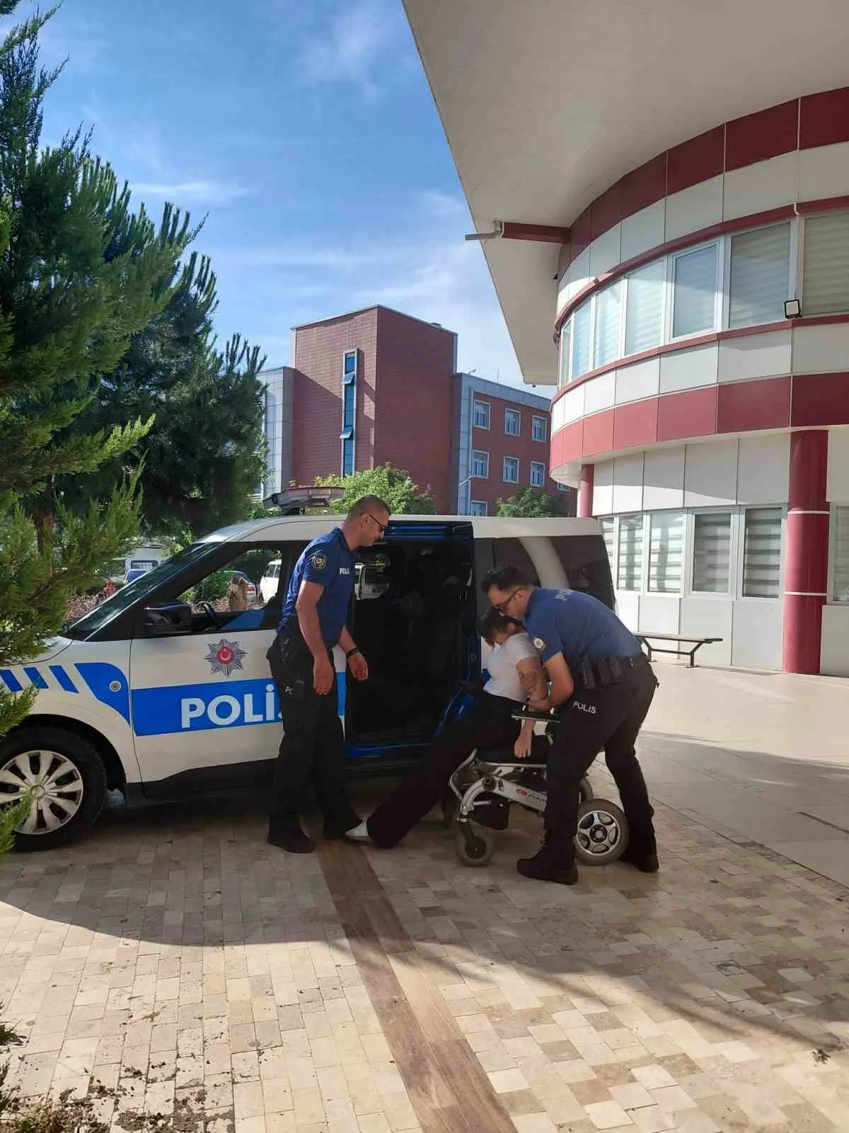 Sınav sabahı kapılarını çaldılar: Emniyet ekiplerinden örnek seferberlik