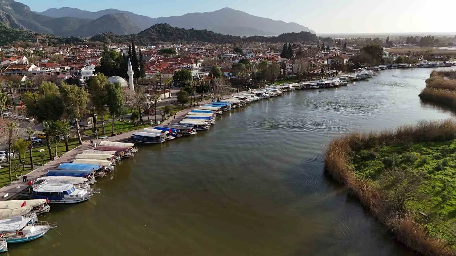 Dalyan’ın kristal sularında sessiz dönem: Motor gürültüsü yerini doğaya bırakıyor