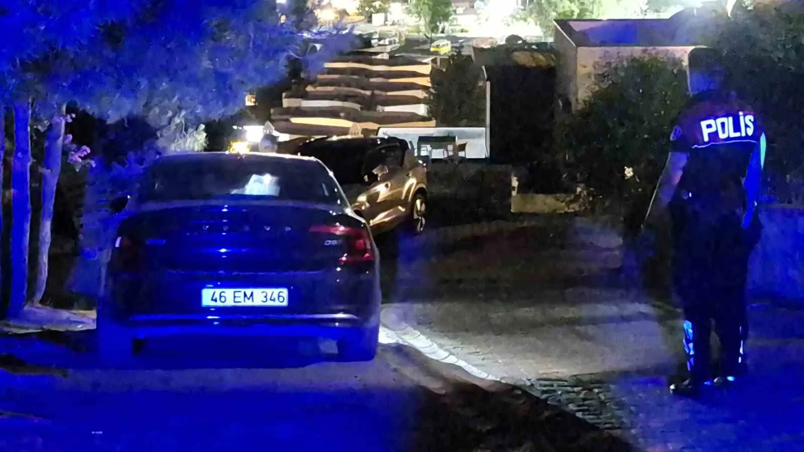 Bodrum'da ehliyetsiz sürücü kabusu: Polise çarptı, kaçarken trafiği birbirine kattı