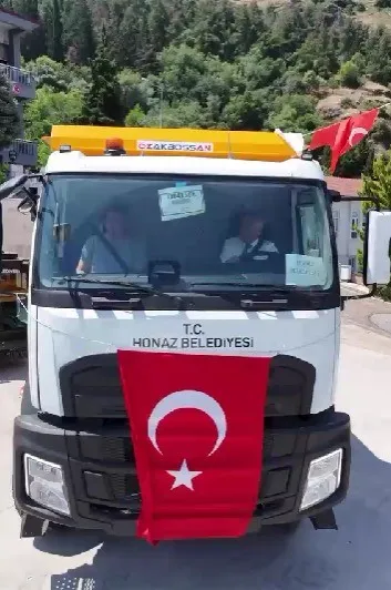Direksiyona geçti, Honaz’ın gücüne güç kattı: 29 yeni araç sahada