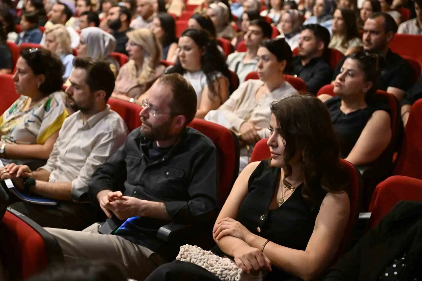 Manisa'da eğitimde büyük buluşma: 240 öğretmen yeni hedefler için kenetlendi