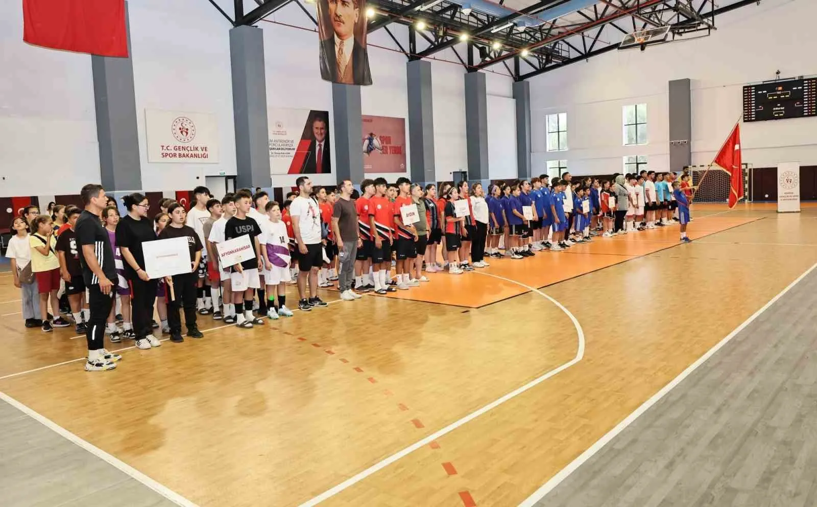 Salihli’de futbol şöleni: 154 genç yetenek ANALİG için sahaya indi