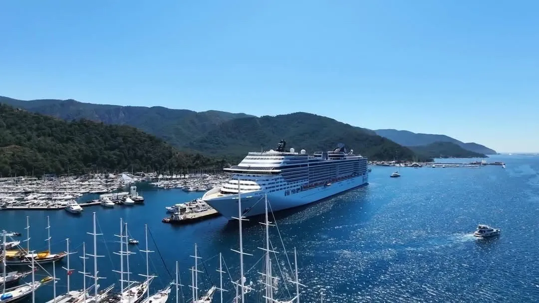 Marmaris limanına dev gemi çıkarması: Üç günde 12 bin ziyaretçi bekleniyor