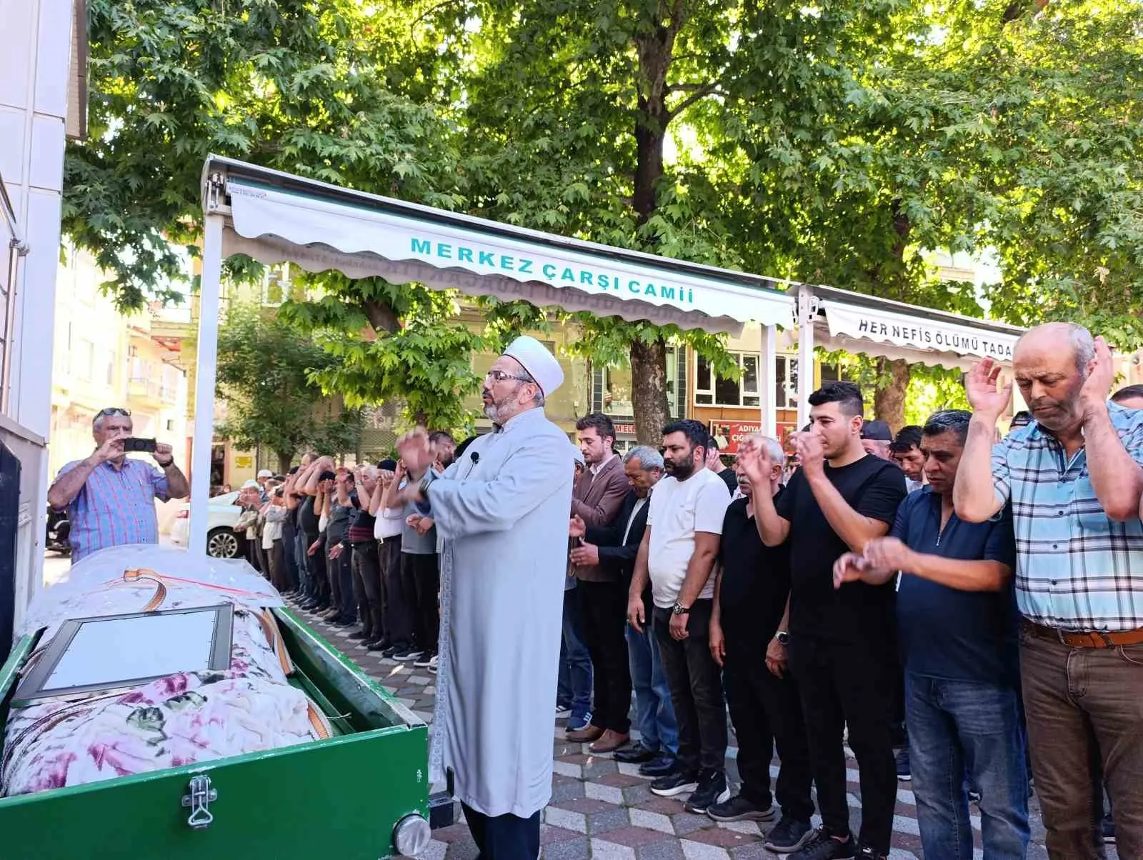 Otomobilde bulunan iki gençten acı haber: Cansu Zengin son yolculuğuna uğurlandı