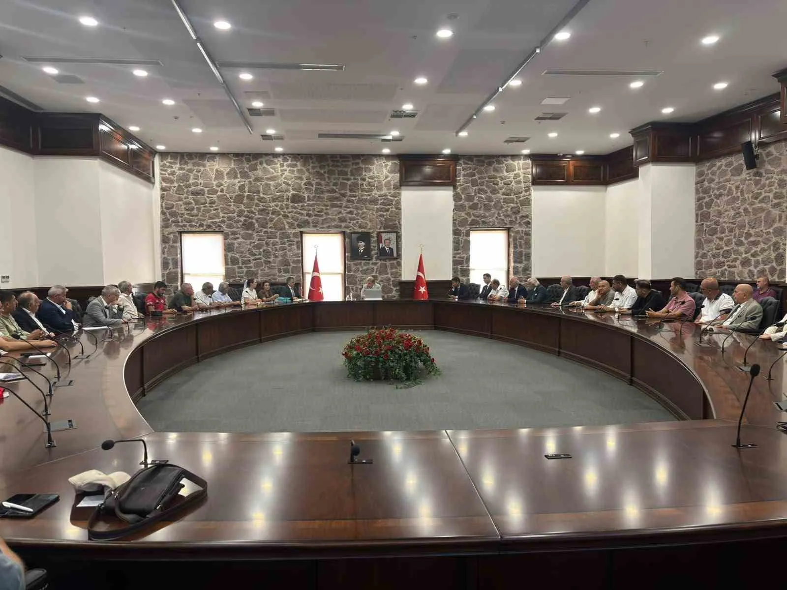 İzmir’de demokrasi nöbeti için dev buluşma: 500 kuruluş tek vücut oldu