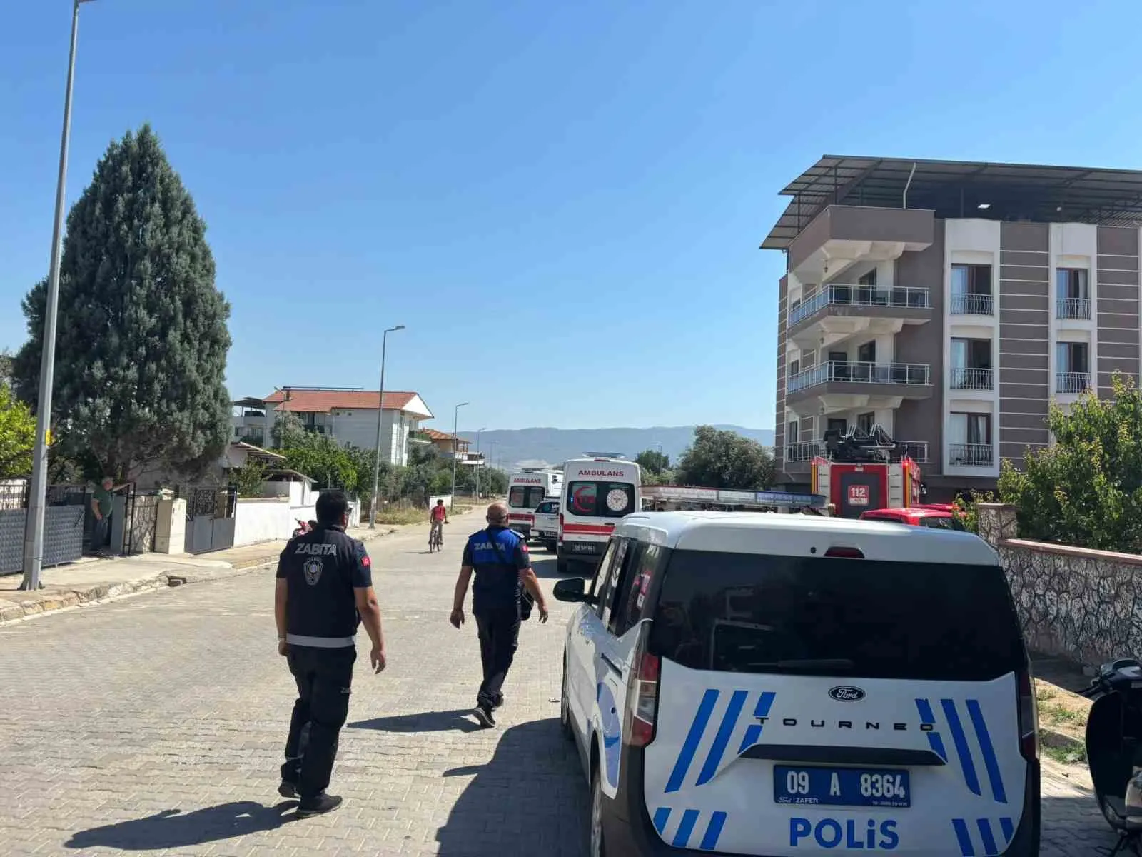 Köşk'te korkutan çatı yangını: Dumandan etkilenenler hastaneye kaldırıldı