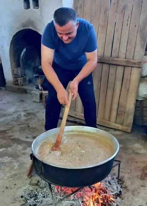Sarıgöl’de Muharrem ayı geleneği: Aşure kazanları kardeşlik için kuruldu