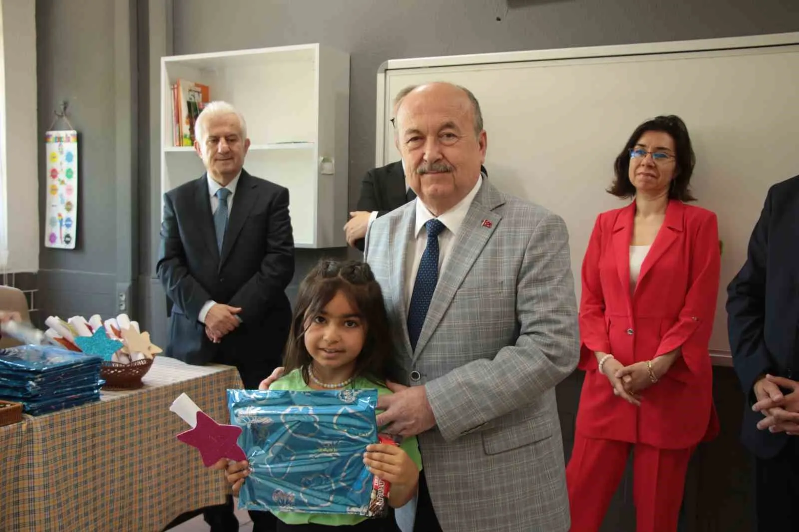 Uşak’ta ders zili sustu: Binlerce öğrenci için yaz tatili başladı