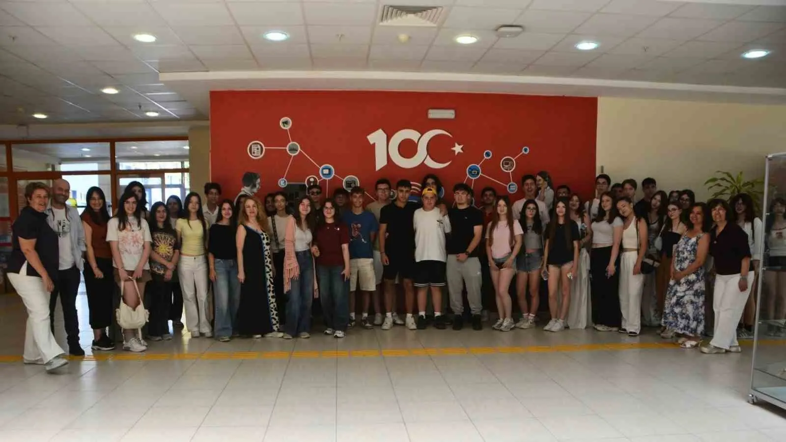 Ekran başındaki gençlere profesyonel rehberlik: Ege Üniversitesi’nden dijital dönüşüm hamlesi