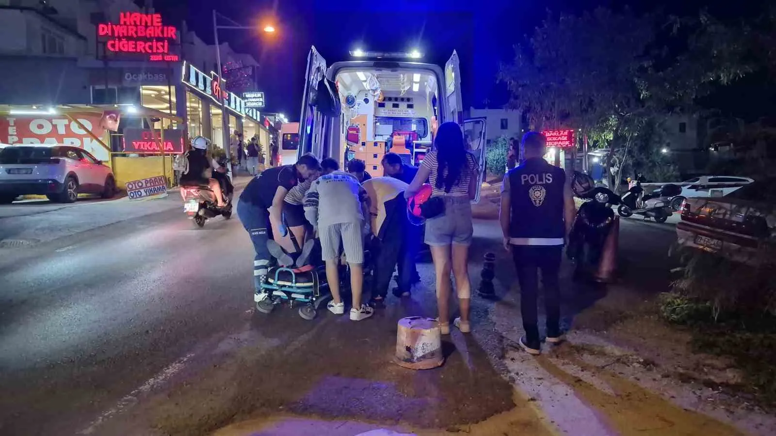Bodrum'da ehliyetsiz sürücü kabusu: Polise çarptı, kaçarken trafiği birbirine kattı