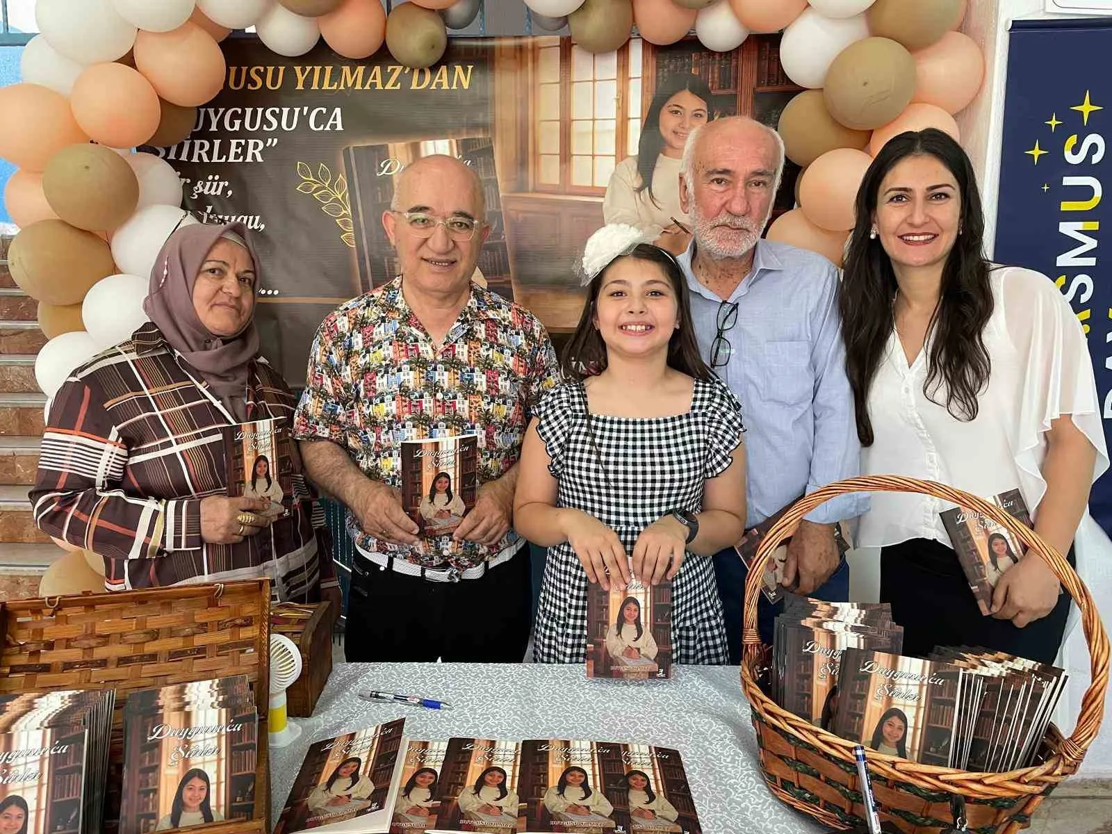 Küçük kalemden büyük izler: 10 yaşındaki Duygusu edebiyat dünyasına merhaba dedi