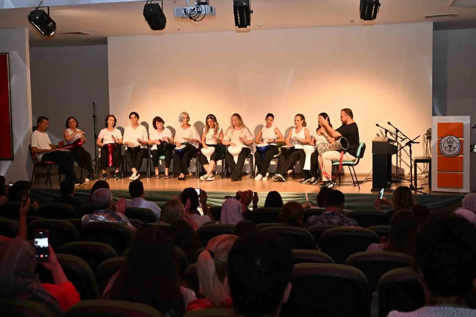 Sahnede yetenek şöleni: MASMEK kursiyerlerinden unutulmaz final