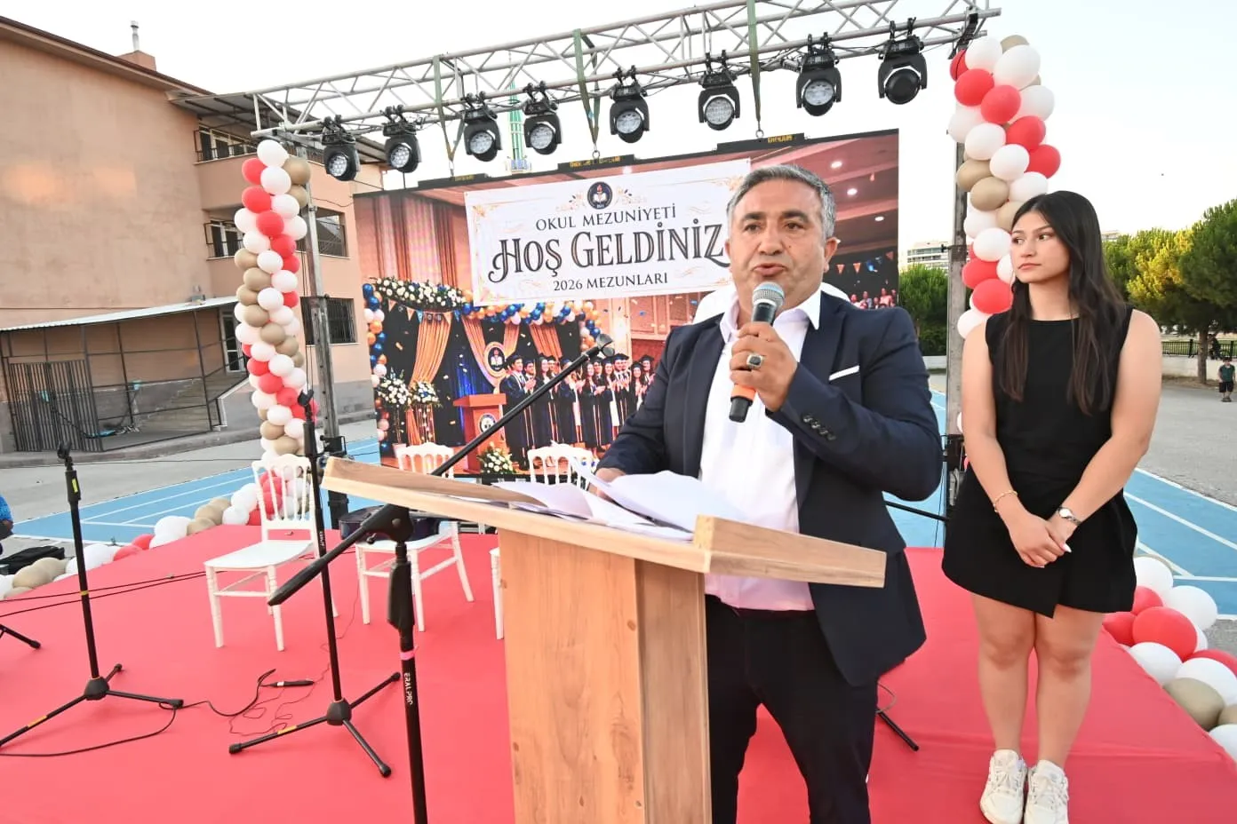 Manisa Ticaret Borsası Anadolu Lisesi’nde duygusal veda: Mezuniyet töreninde üç isimle yollar ayrıldı
