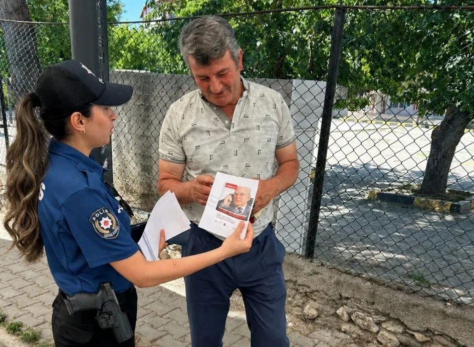 Selendi pazarında güvenlik seferberliği: Emniyetten vatandaşlara hayati uyarılar