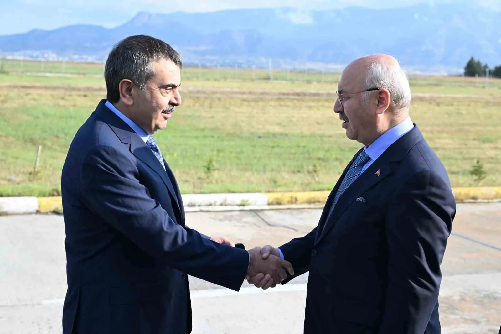 Bakan Tekin'den Denizli'ye eğitim karnesi: Altyapı Türkiye standartlarını aştı