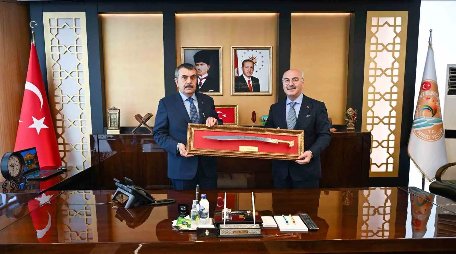 Bakan Tekin'den Denizli'ye eğitim karnesi: Altyapı Türkiye standartlarını aştı