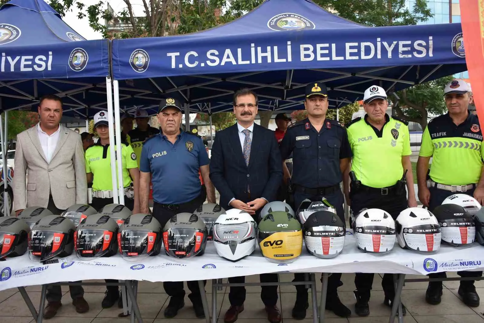Salihli yollarında kasklı önlem: Sürücülere hayati uyarı