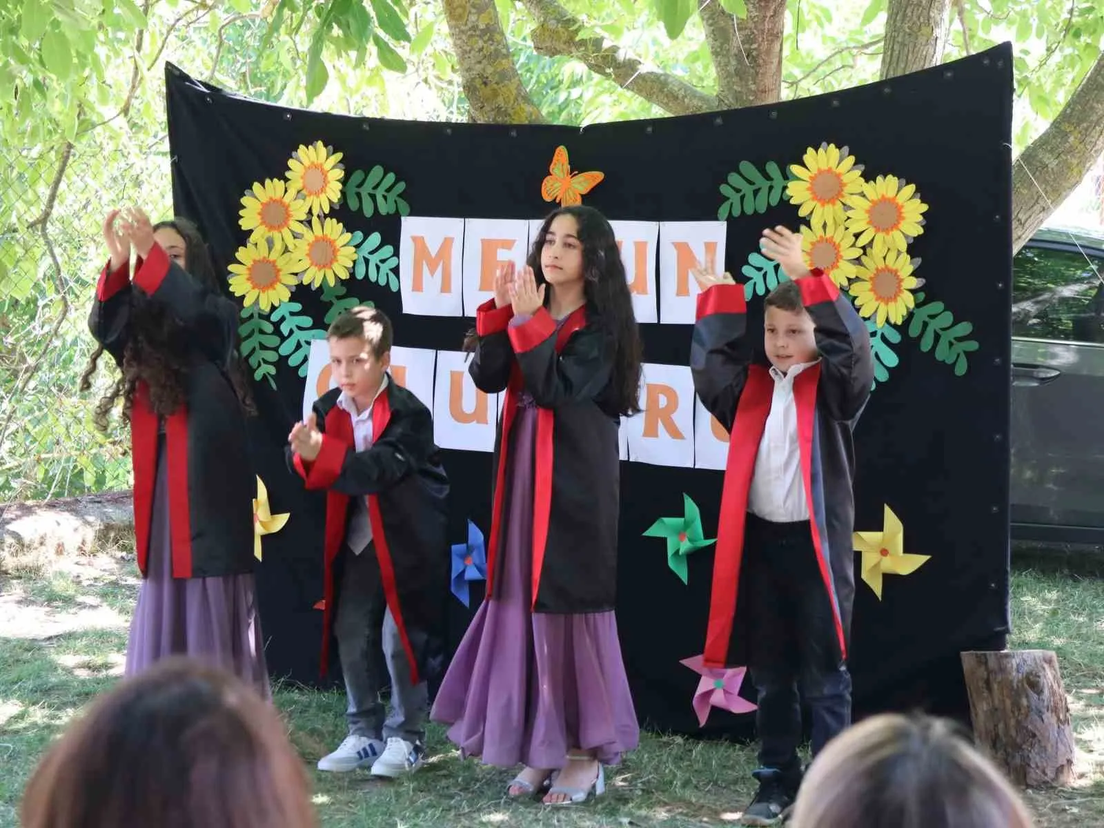 Koçarlı’da minik öğrencilerin büyük gururu: Tek öğretmenli okulda mezuniyet coşkusu