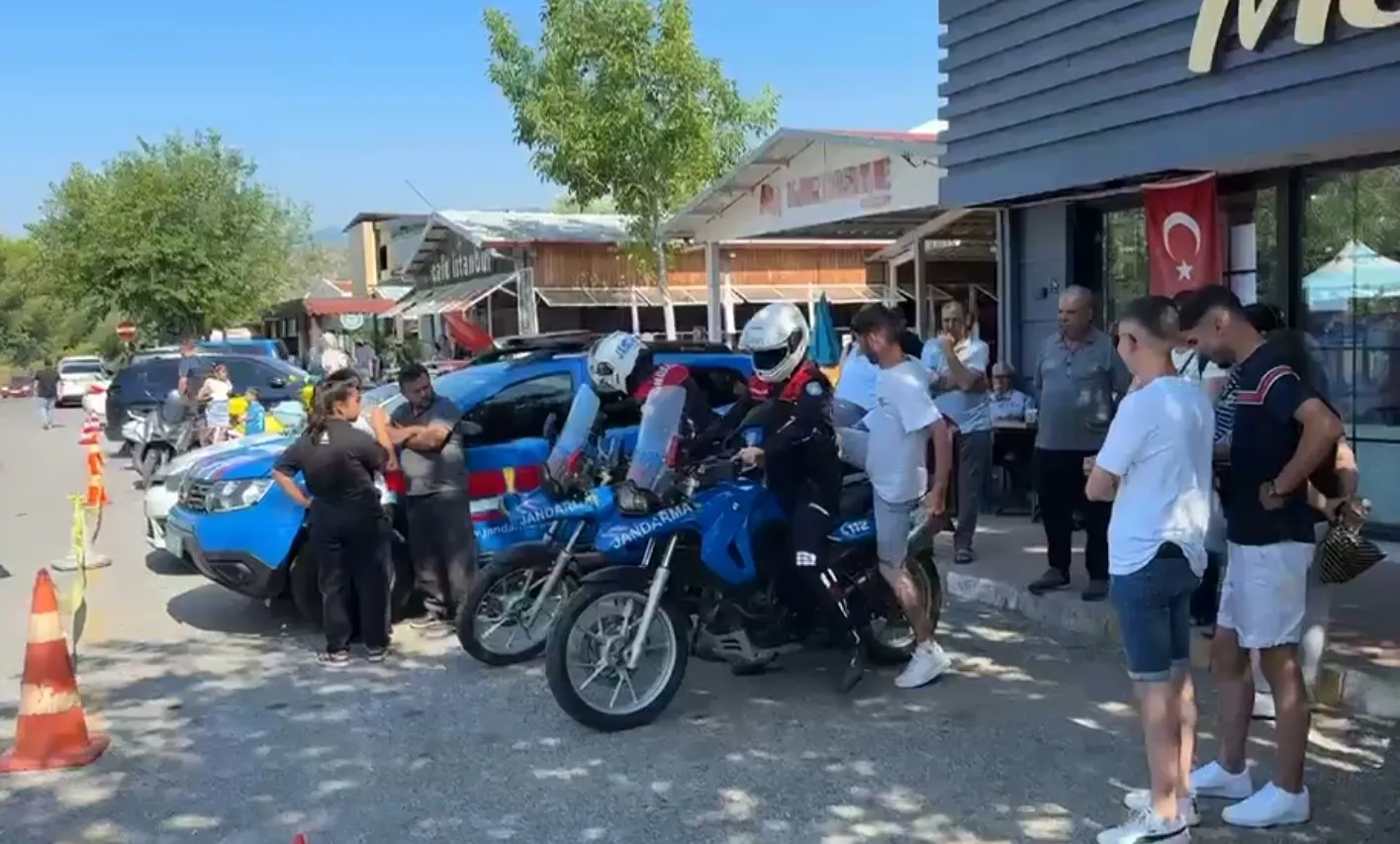 Sınav stresi yerini rahat bir nefese bıraktı: Yanlış kampüse giden adayı jandarma kurtardı