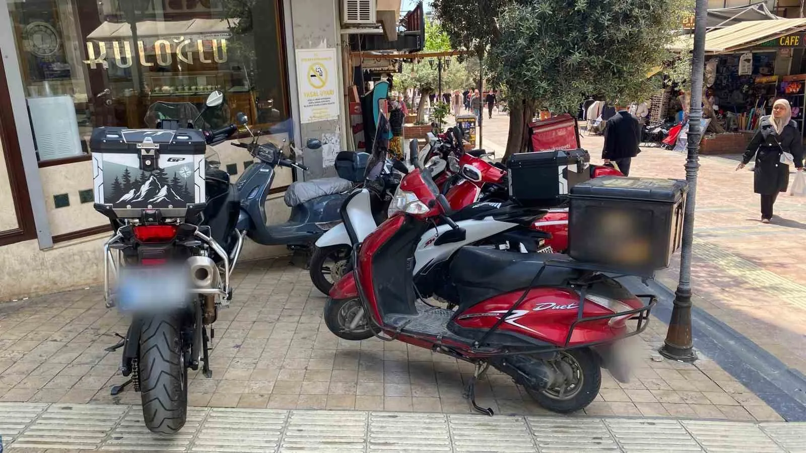 Aydın sokaklarında iki tekerlek dönemi: Trafik çilesine pratik çözüm