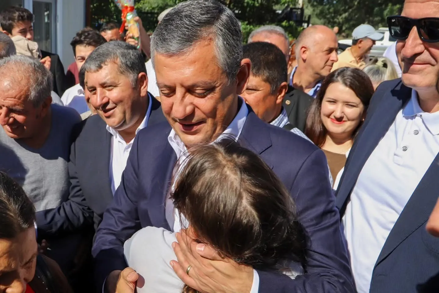 Özgür Özel'den tarım seferberliği mesajı: Çiftçinin üzerindeki yükü kaldıracağız