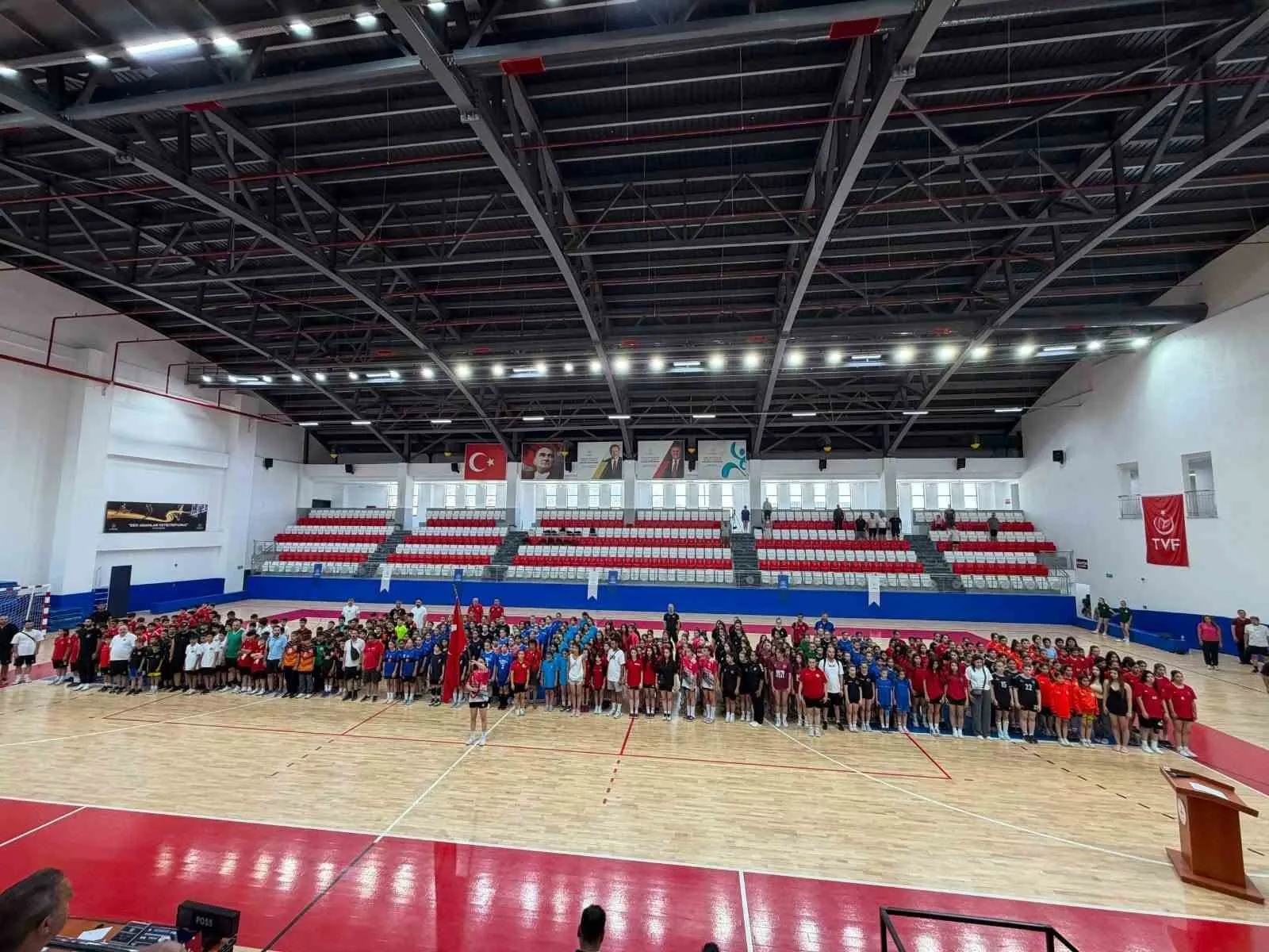 Hentbolun minik yetenekleri Aydın'da buluştu: Şampiyonluk yarışı start verdi