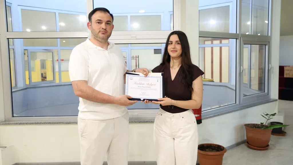 DPÜ'de stajyer öğrencilere anlamlı veda: Emekleri belgelerle taçlandırıldı
