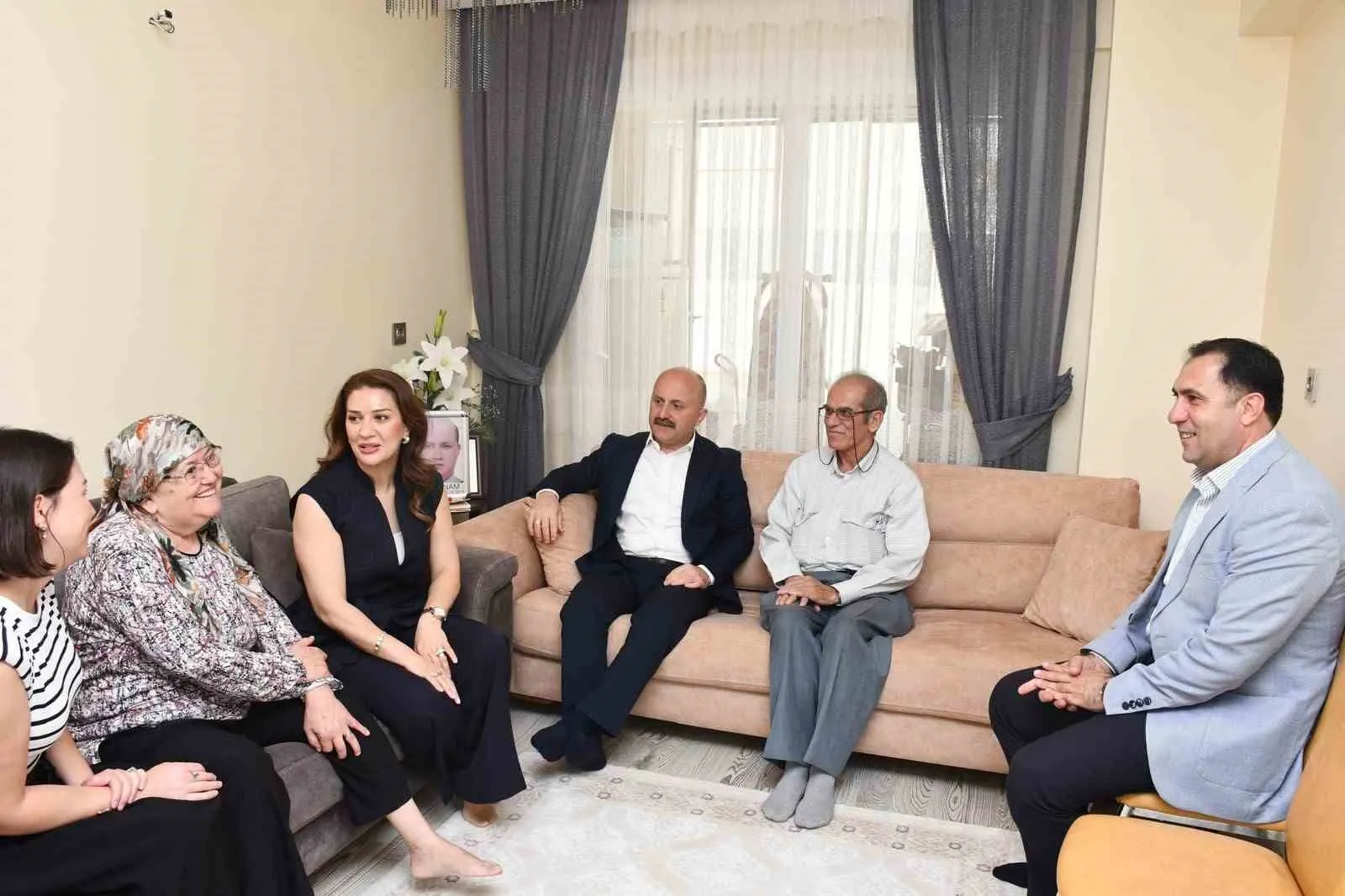 Vali Varol’dan anlamlı ziyaret: Şehit babası ve huzurevi sakinleri unutulmadı