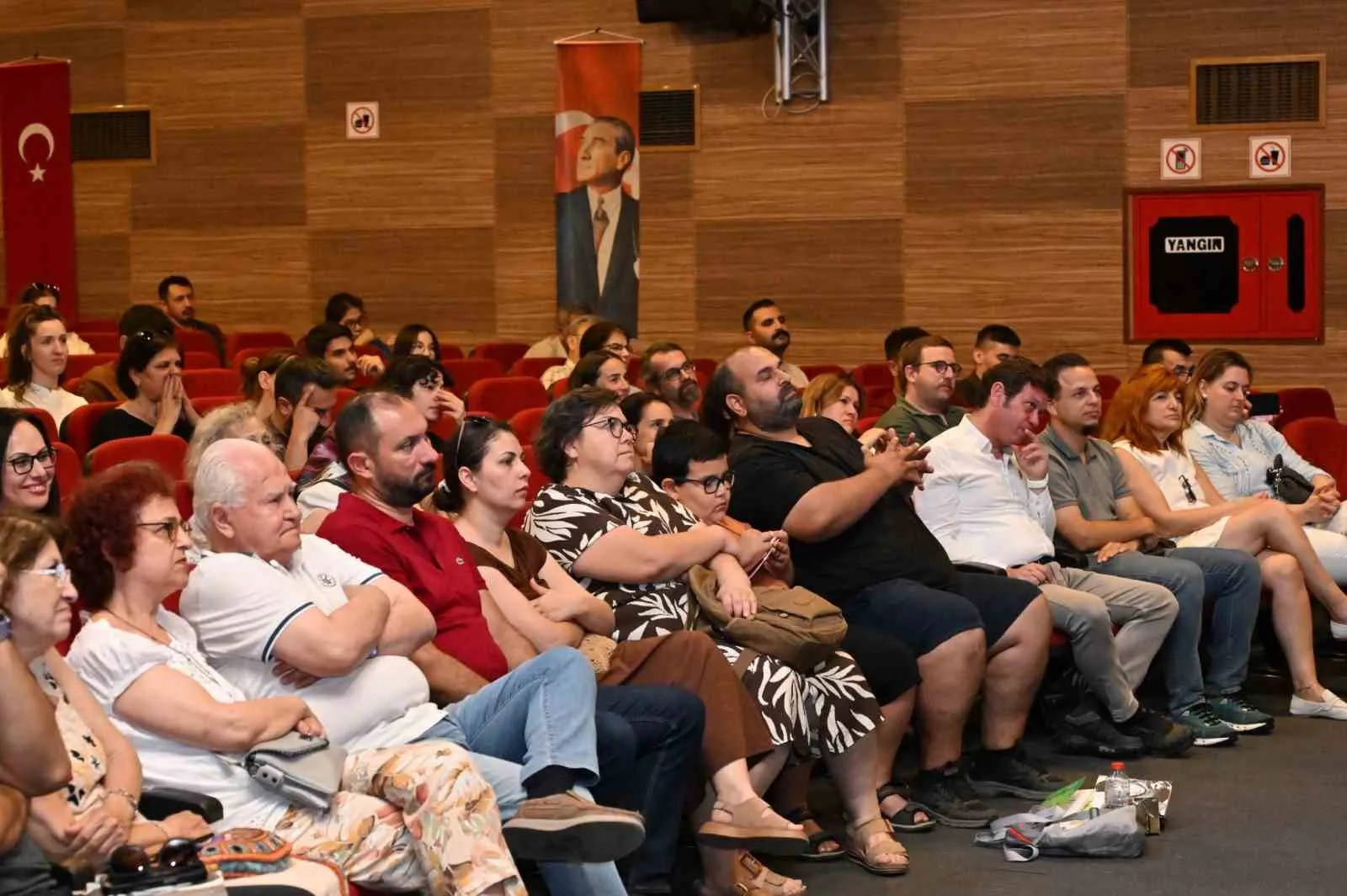 Usta kalemden teknoloji eleştirisi: Şiirin kalbi algoritmaya sığmaz