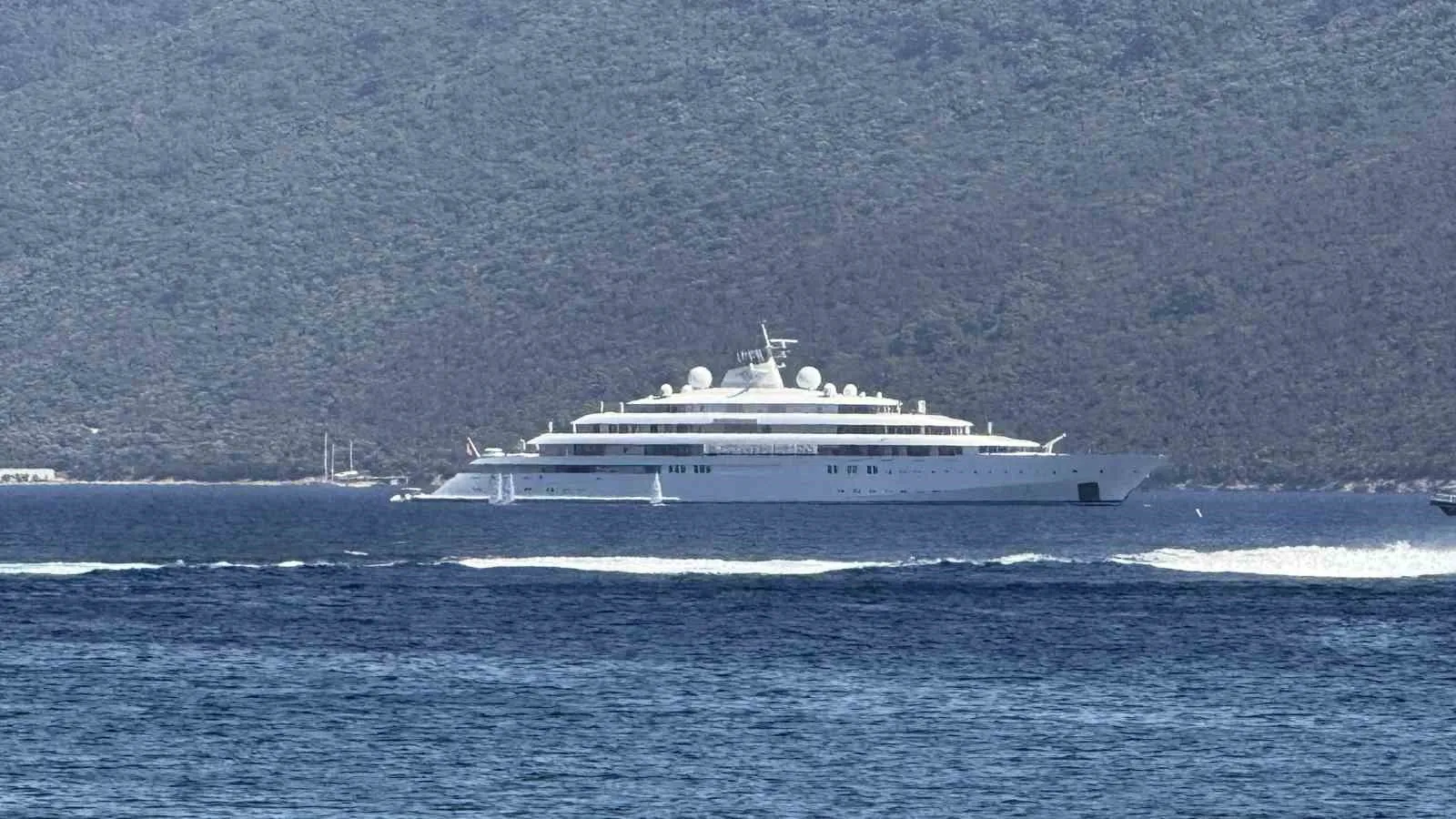 Bodrum’un mavi sularında 150 milyon dolarlık devasa şölen