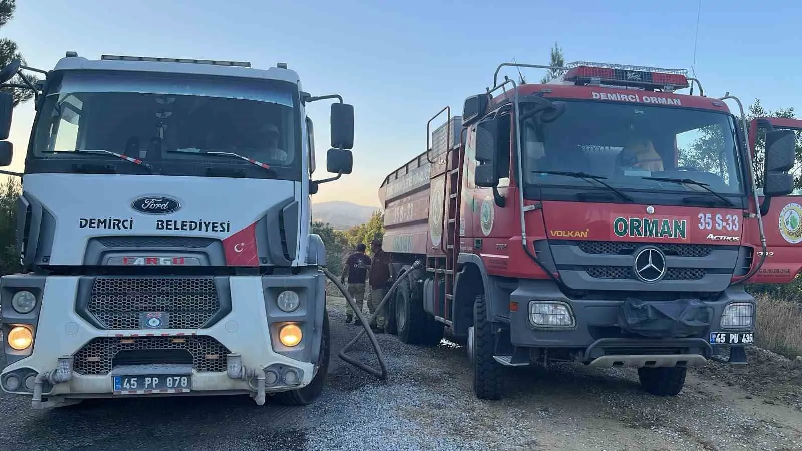 Demirci’de orman yangınına karşı büyük dayanışma: Alevler 3 saatte dindirildi