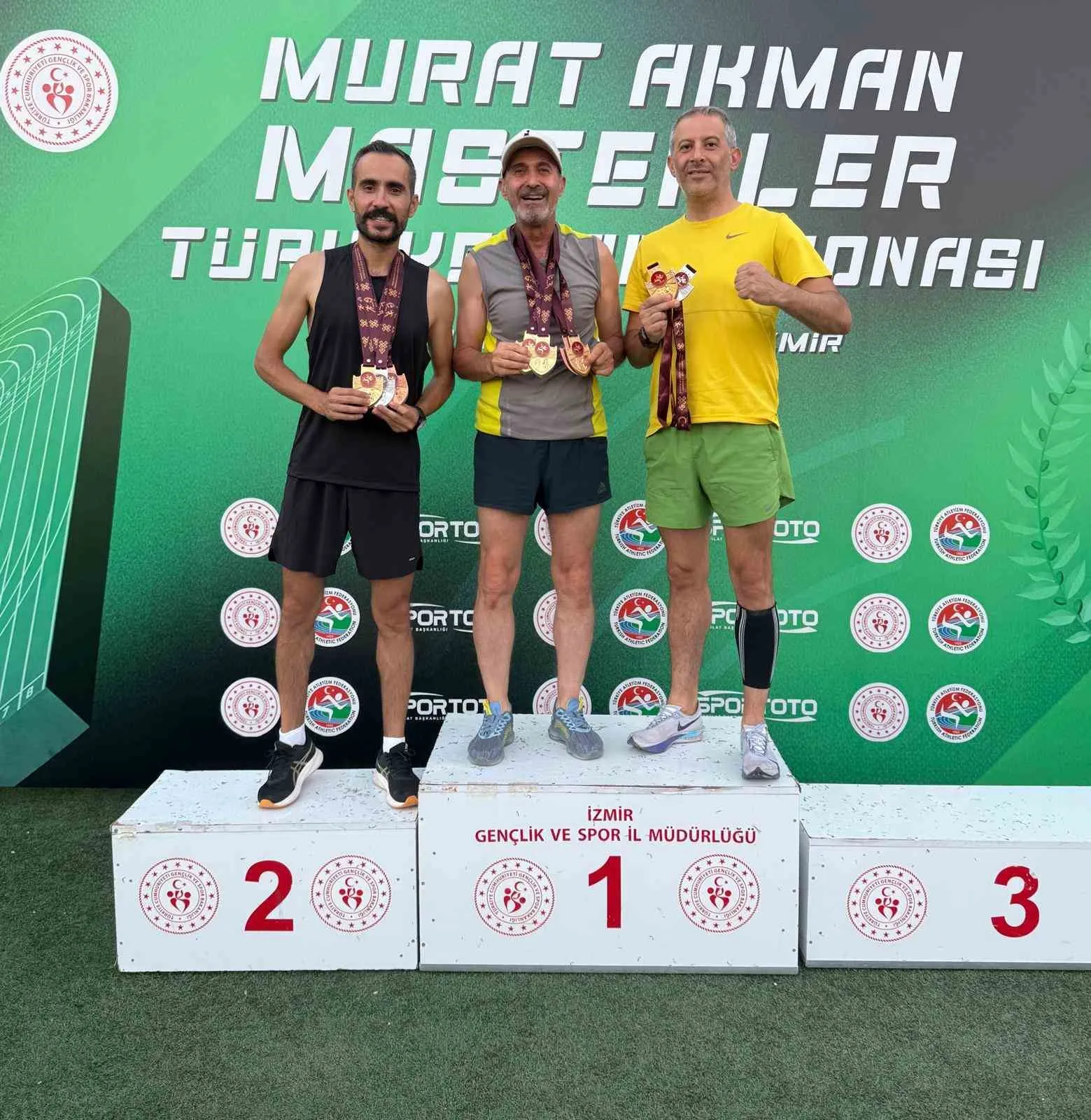 Denizli’nin master atletleri İzmir pistlerini fethetti: 9 madalyalık zafer
