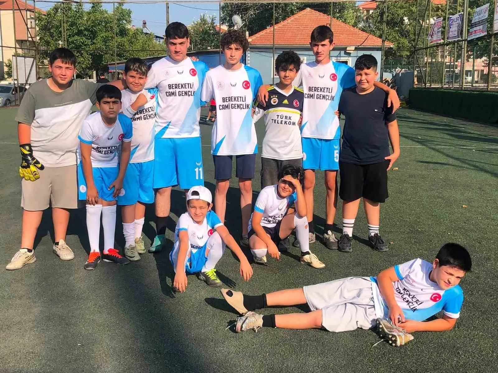 Sarıgöl'de sporun birleştirici gücü: Kur'an kursu öğrencileri sahada dostluk rüzgarı estiriyor