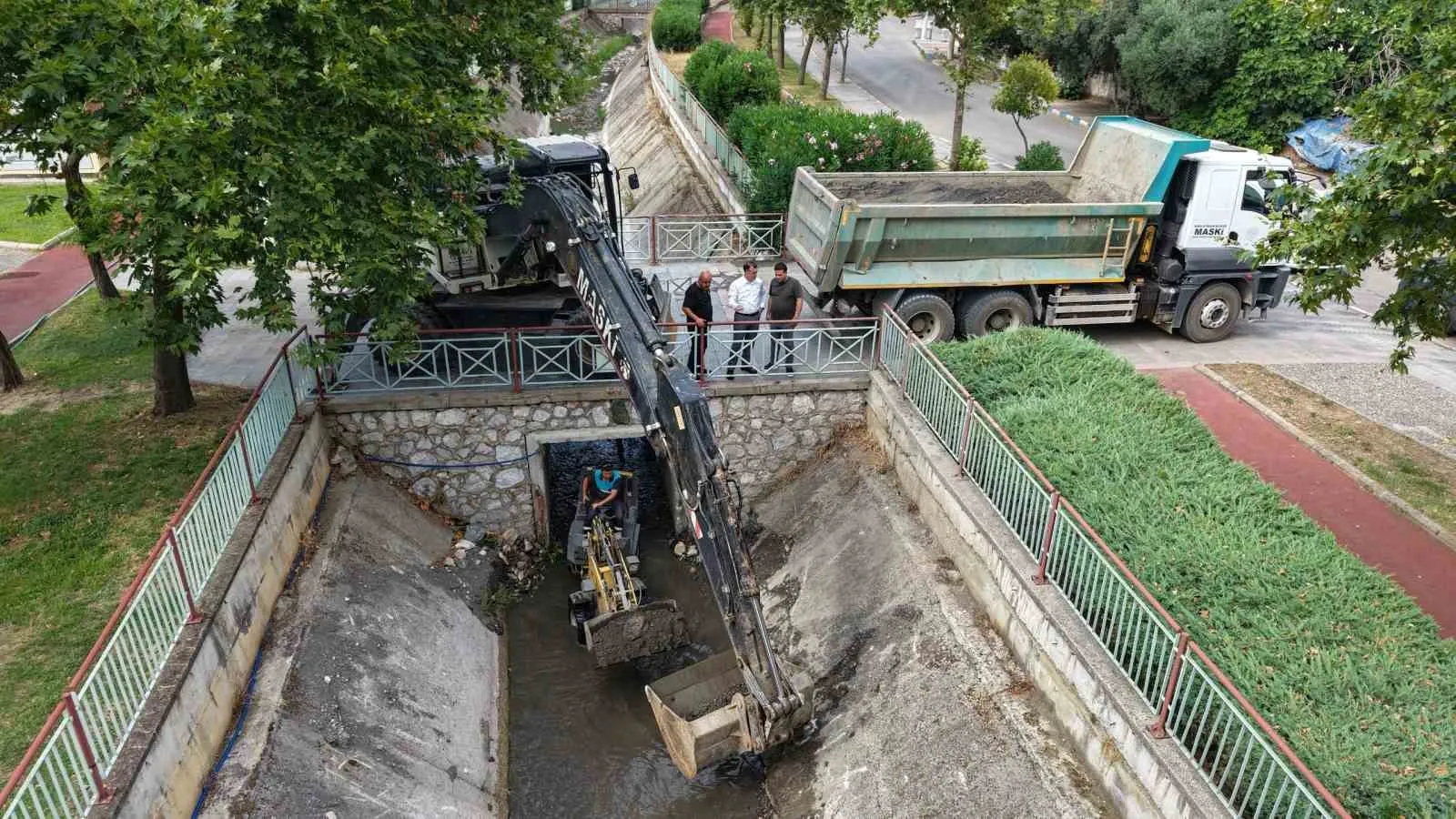 Manisa’da dere yatakları nefes alıyor: MASKİ’den dev temizlik operasyonu