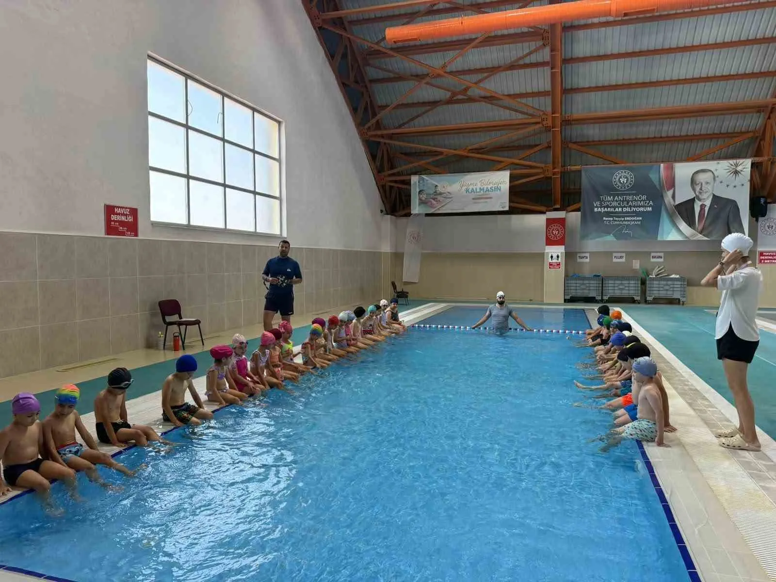 Nazilli’de yazın adresi havuzlar oldu: Geleceğin yüzücüleri kulaç atmaya başladı