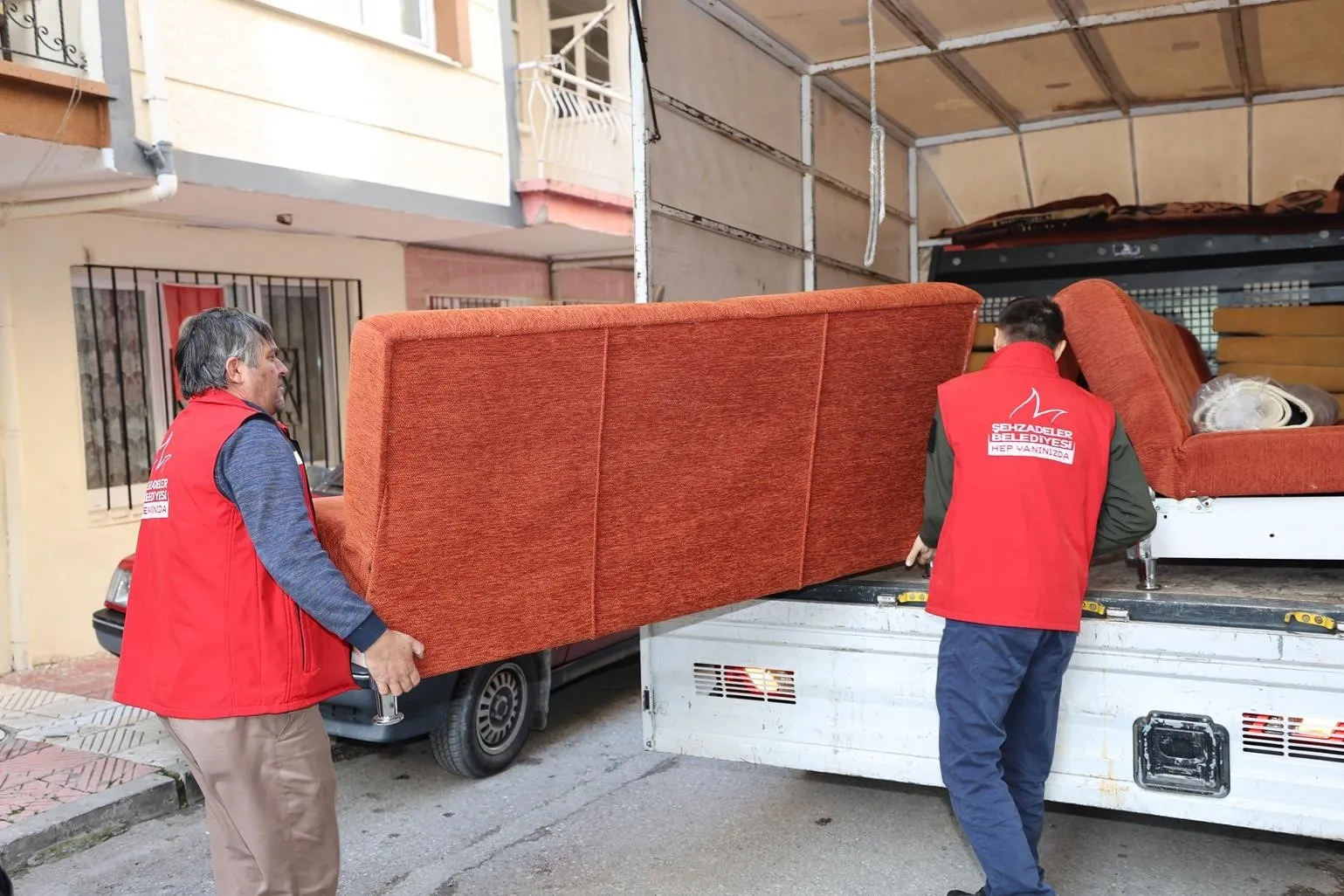 Evdeki fazlalıklar gerçek ihtiyaç sahiplerine umut kapısı oldu