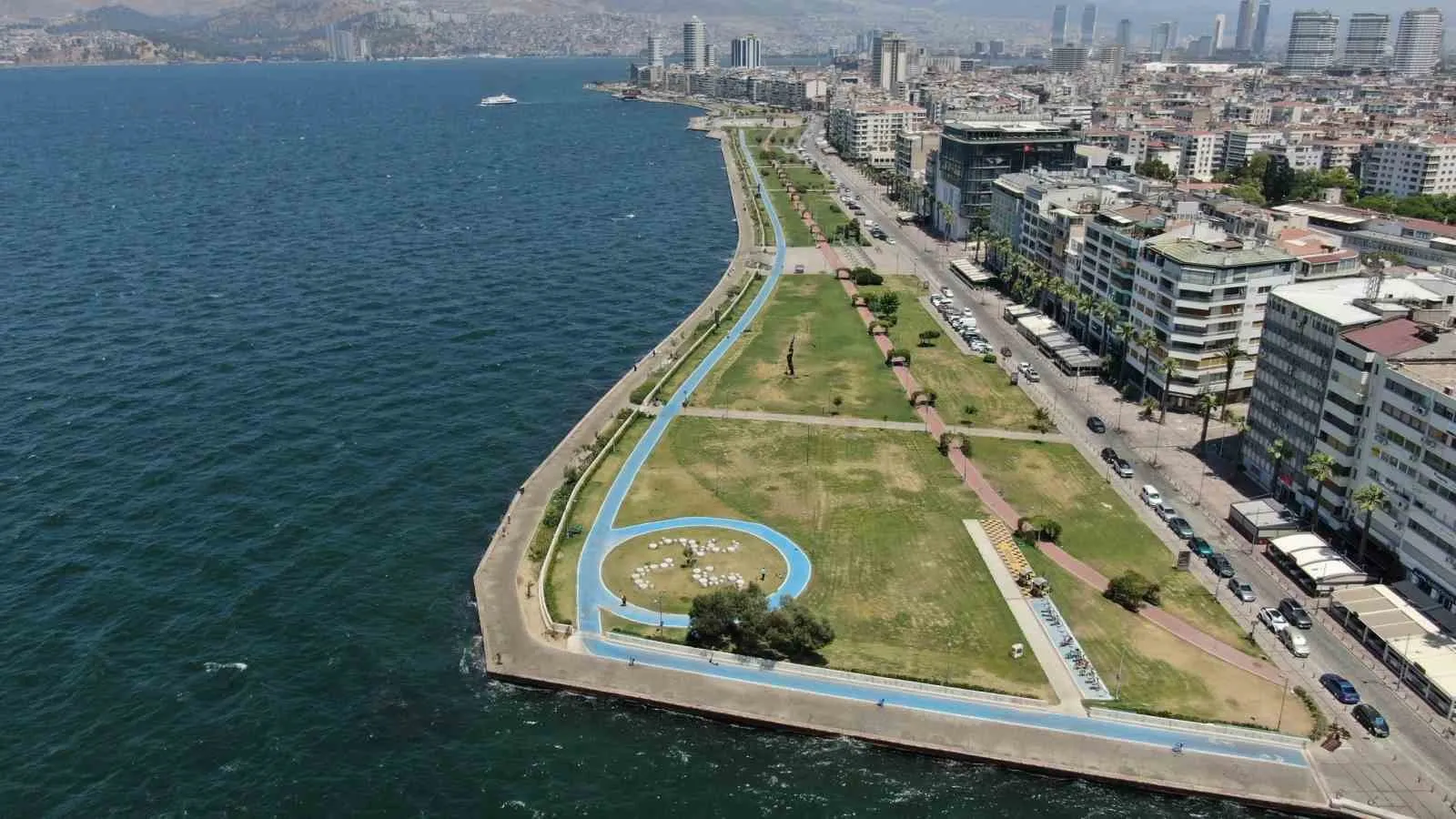 İzmirlilerin Kordon mesaisi bitti: Termometreler yükseldi, sahil şeridi terk edildi