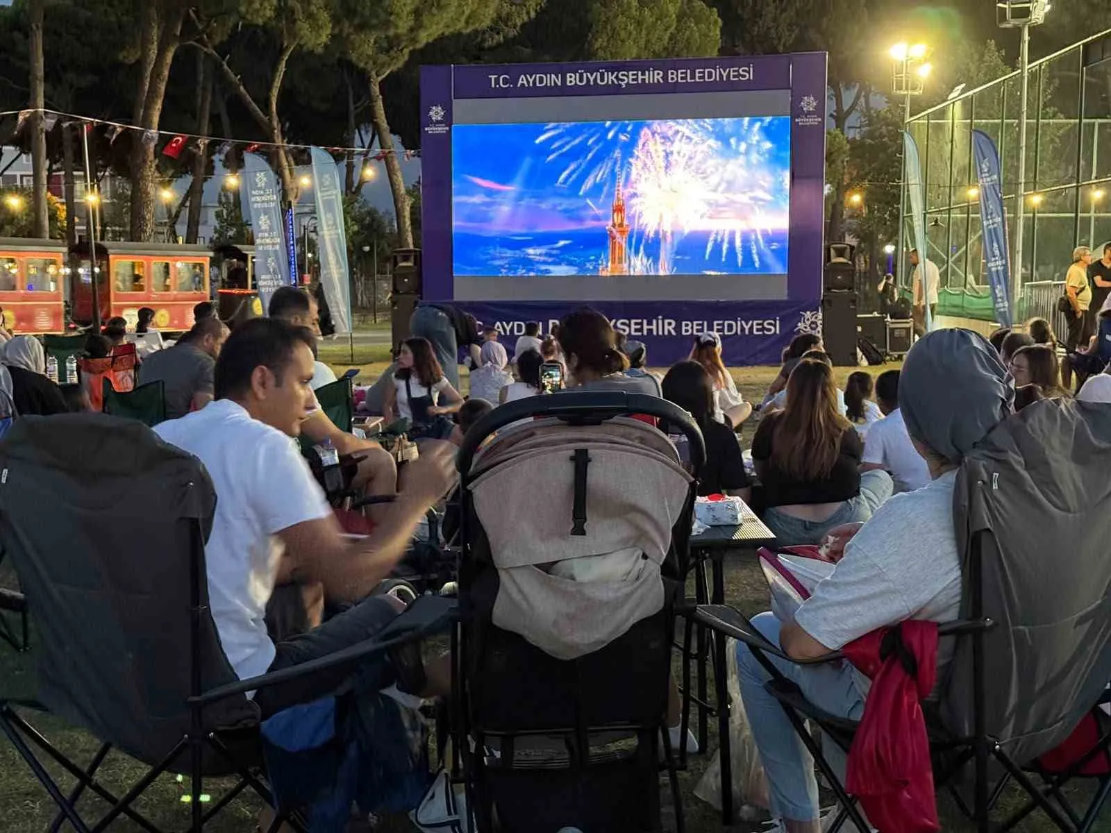 Aydın’da sinema keyfi ağaçların gölgesinde yaşandı
