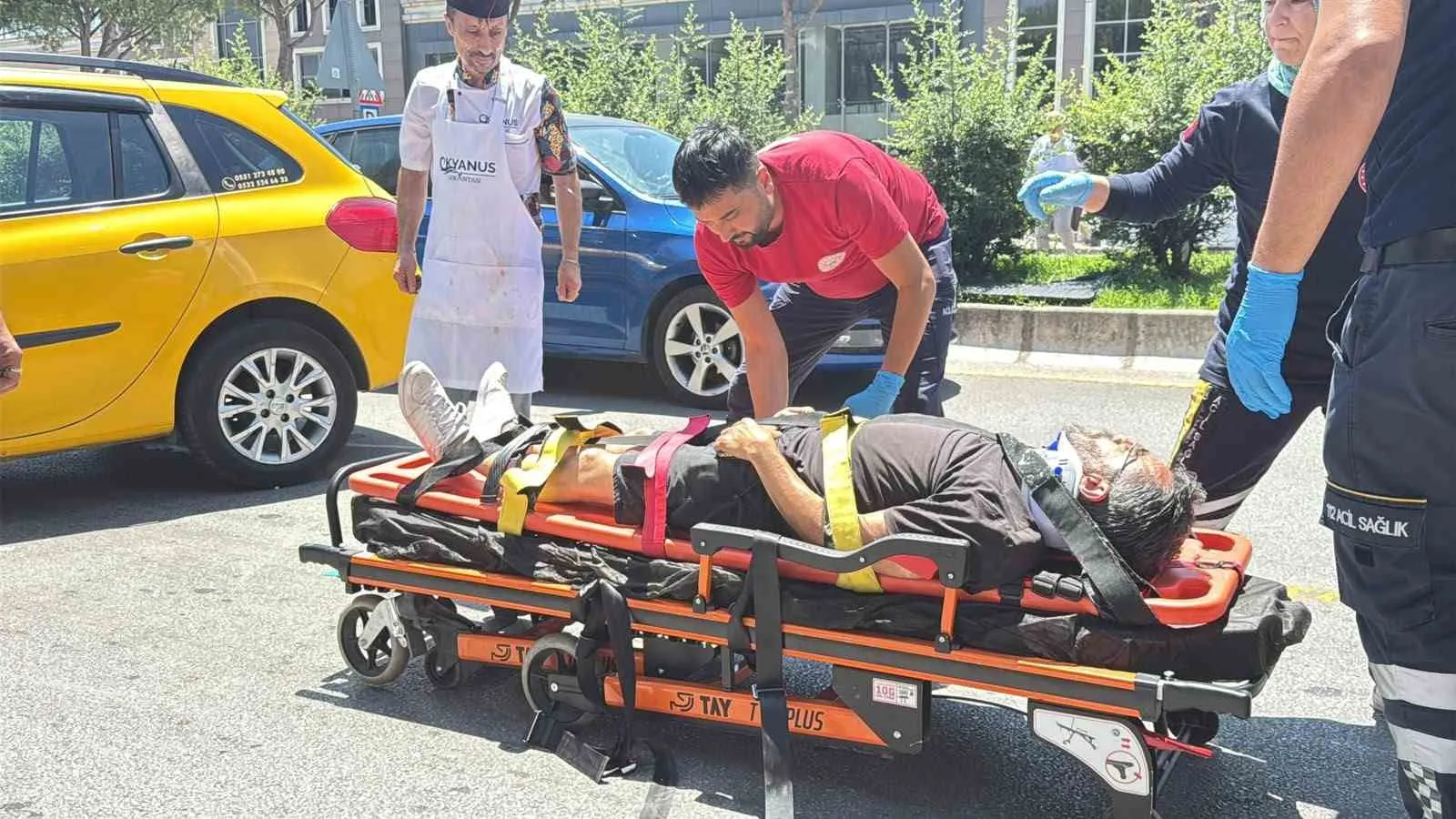 Menteşe'de ortalık savaş alanına döndü: Taksi önce araçlara çarptı sonra durabildi