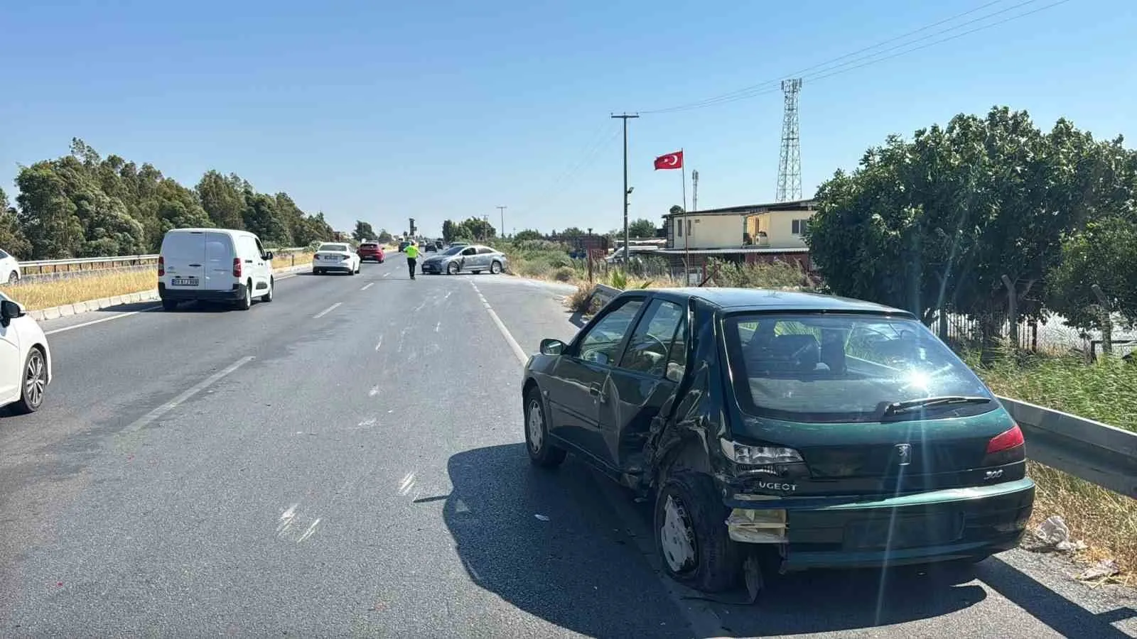 Söke trafiğinde şiddetli çarpışma: Bir yaralı hastaneye kaldırıldı