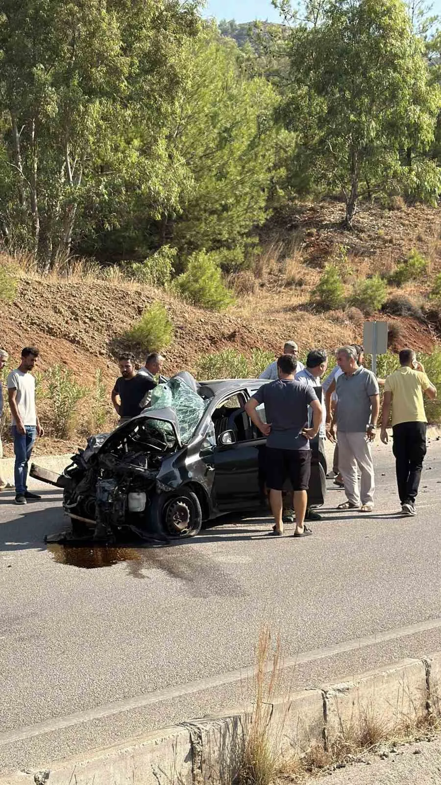 Fethiye yolunda acı bilanço: Refüjü aşan otomobil faciaya yol açtı