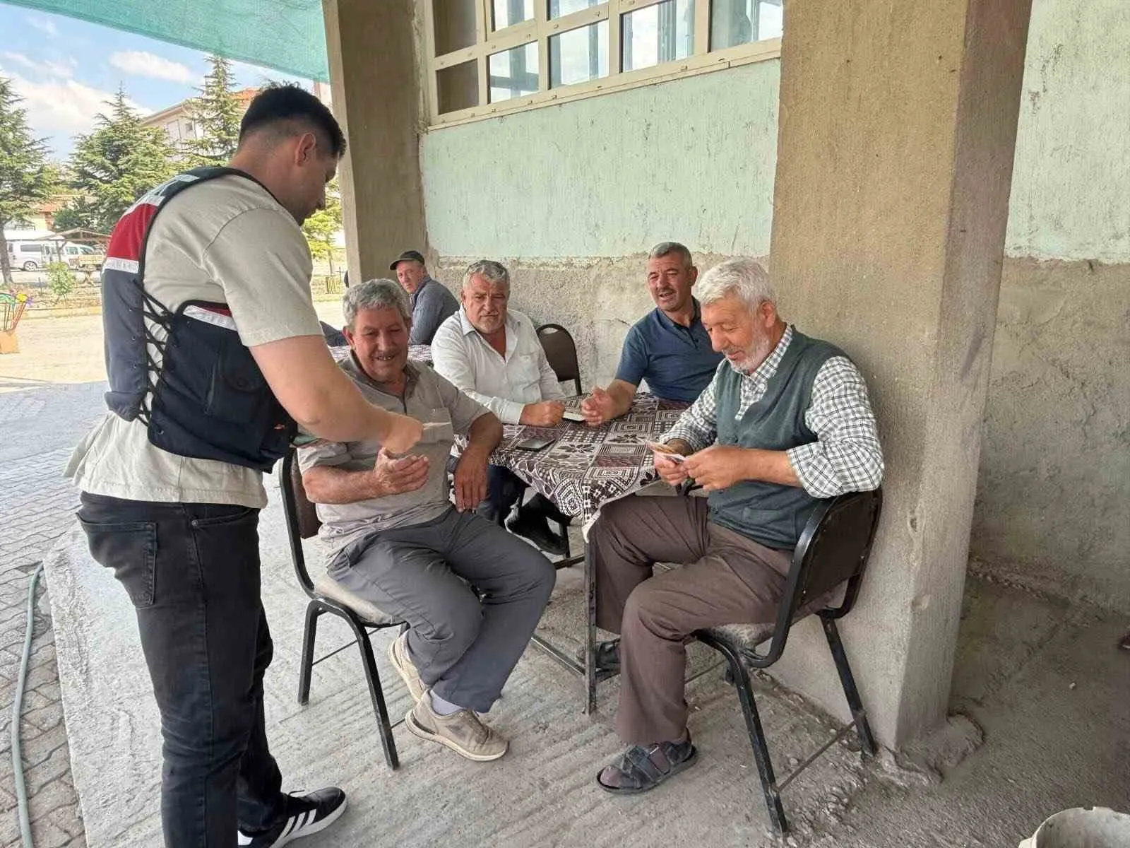 Afyonkarahisar'da jandarmadan siber suçlara karşı yakın markaj: 143 kişiye özel eğitim