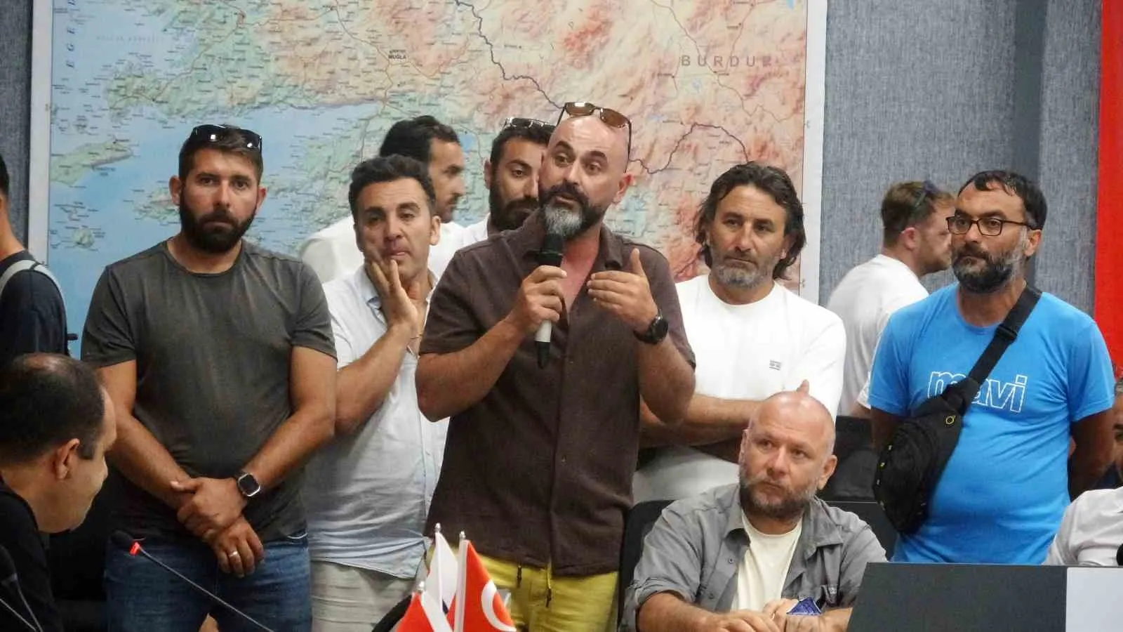 Ölüdeniz’de gökyüzü sessizliğe büründü: Pilotlar sorunlarını masaya yatırdı