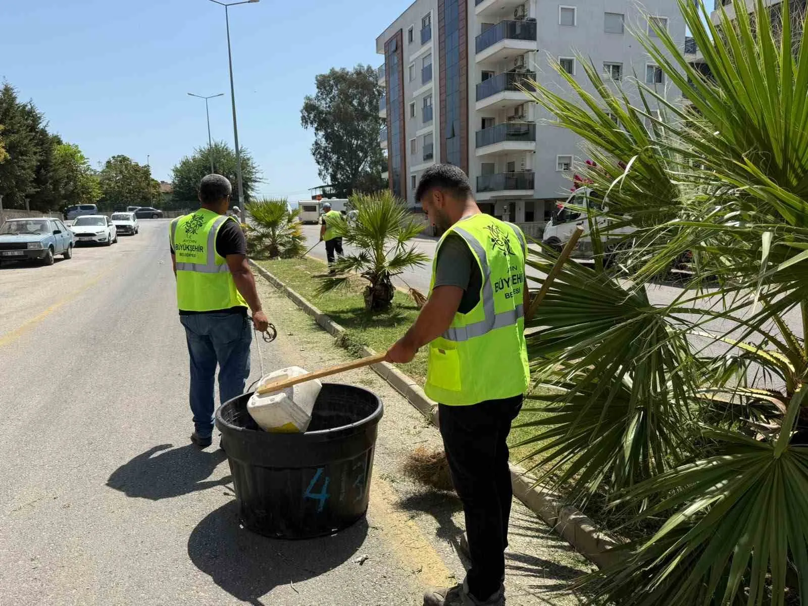 Çeştepe’de yaşam alanları çiçek gibi: Muhtardan Başkan Çerçioğlu’na tam not