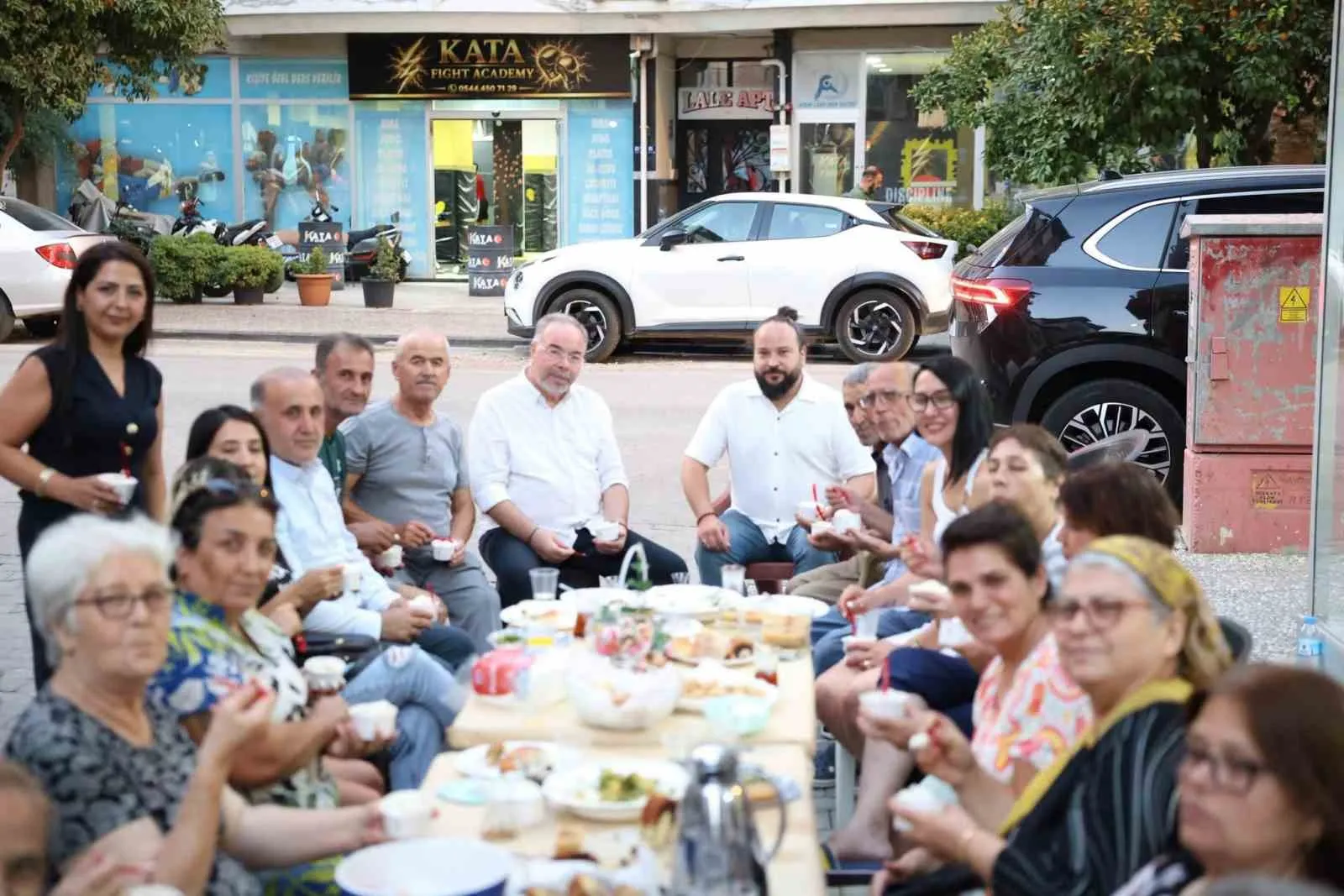 İncirliova'da kapı kapı değil, gönül gönüle hizmet dönemi: Başkan Kaya halkın arasında